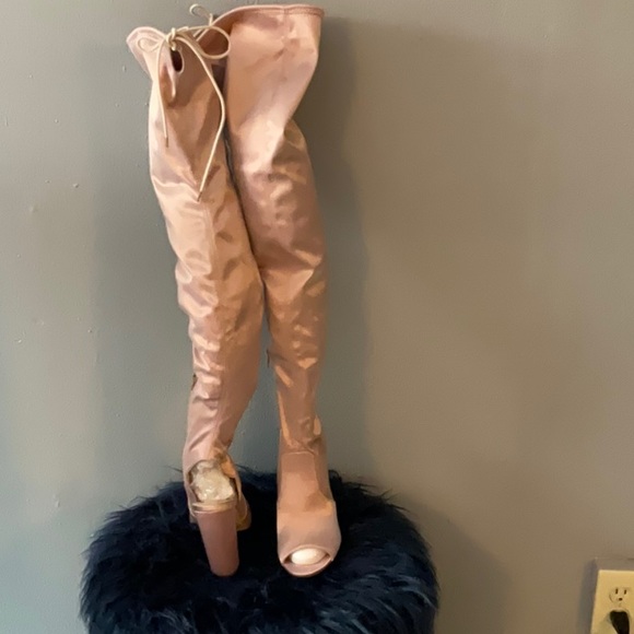 Boots - Picture 3 of 4